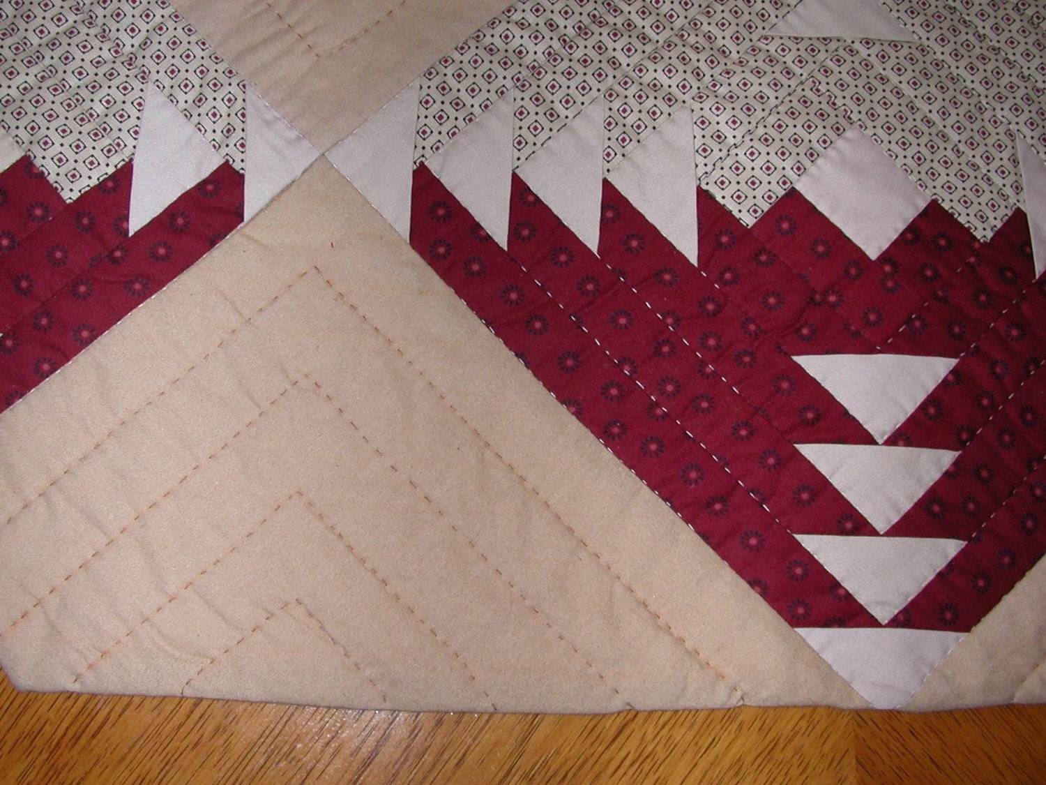 LOG CABIN TABLERUNNER - Tan and Burgandy