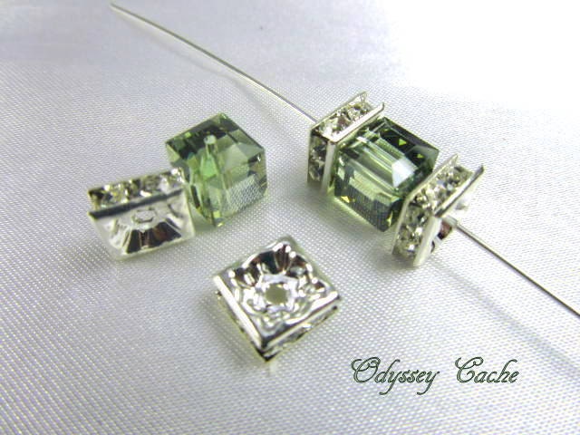 Bead Mix - Chysolite Satin green 8mm Swarovski 5301 Cubes (2 beads) with 4 crystal squardelles