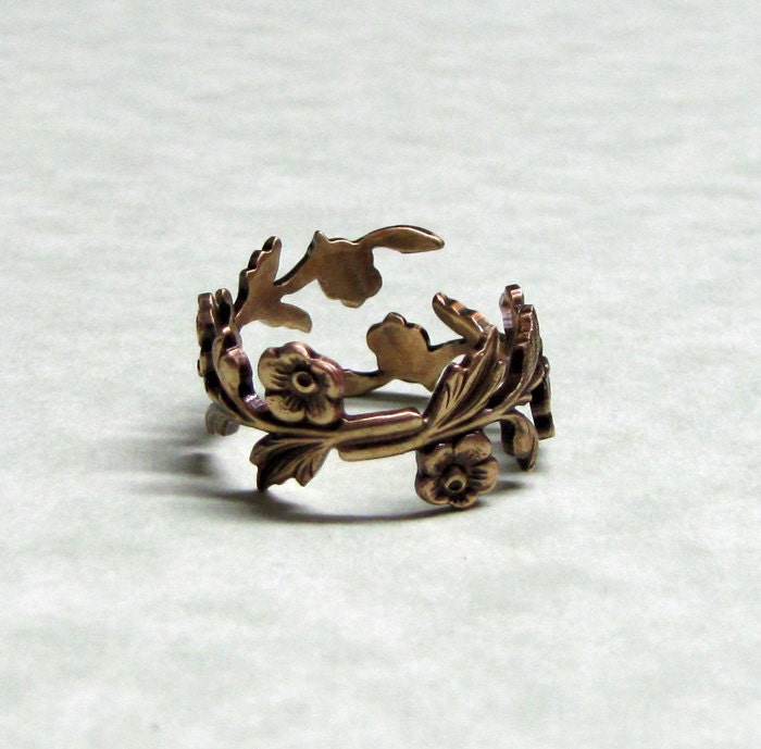 Forest Leaf Spray Ring band