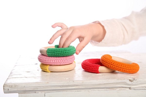 Natural baby.. JUNGLE GREEN crochet teething ring :)