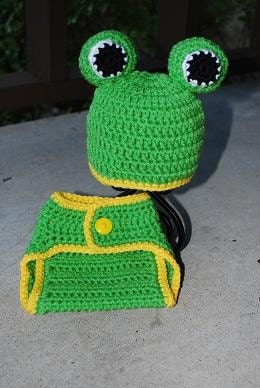 Frog Beanie and Diaper Cover Set /Photography Prop/Baby Shower Gift