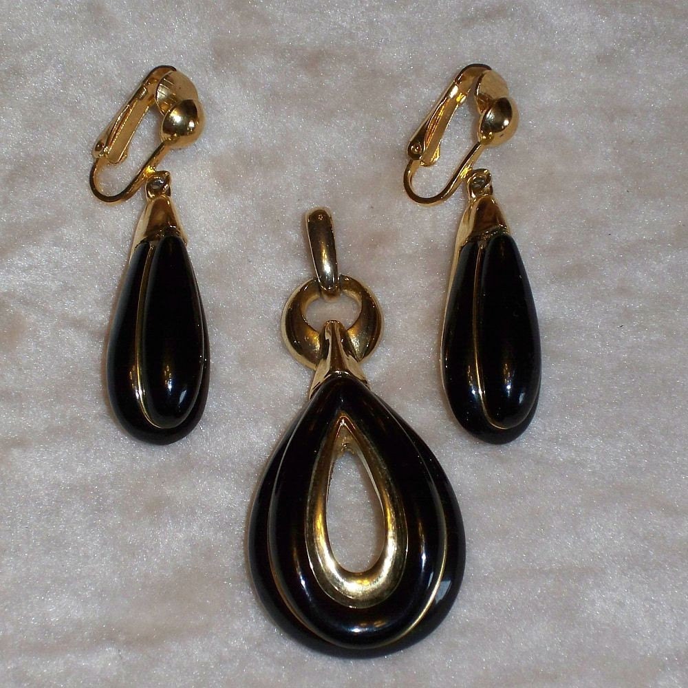 Vintage Pendant Earrings Set Black Mod 1970s CELEBRITY