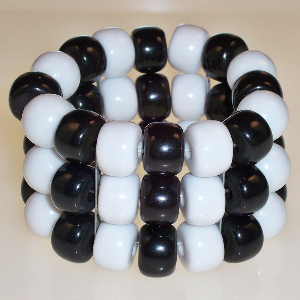 Vintage Chunky Bracelet Black White Beads Mod 60s Mad Men