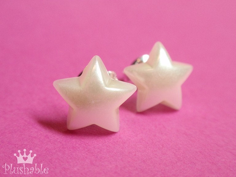 Pearlized star earring