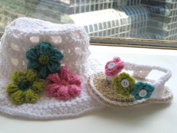 Crochet Pattern  Booties , Baby Flip Flops or Thongs for Girls, Crochet Pattern in 4 sizes( pdf pattern for sale)