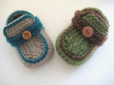 Boy's Moccasins Crochet Baby Booties Pattern ( pdf pattern for sale) in 4 sizes
