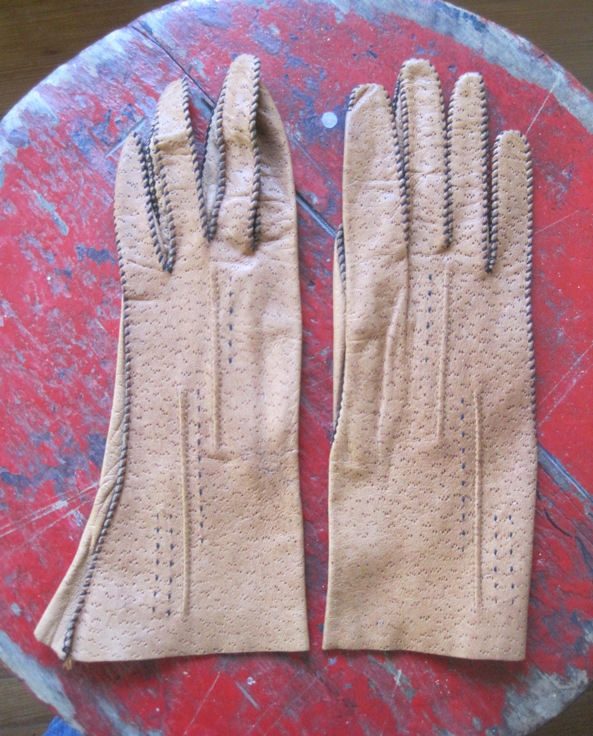 Vintage Driving Gloves Brown Leather with Dark Brown Stitching
