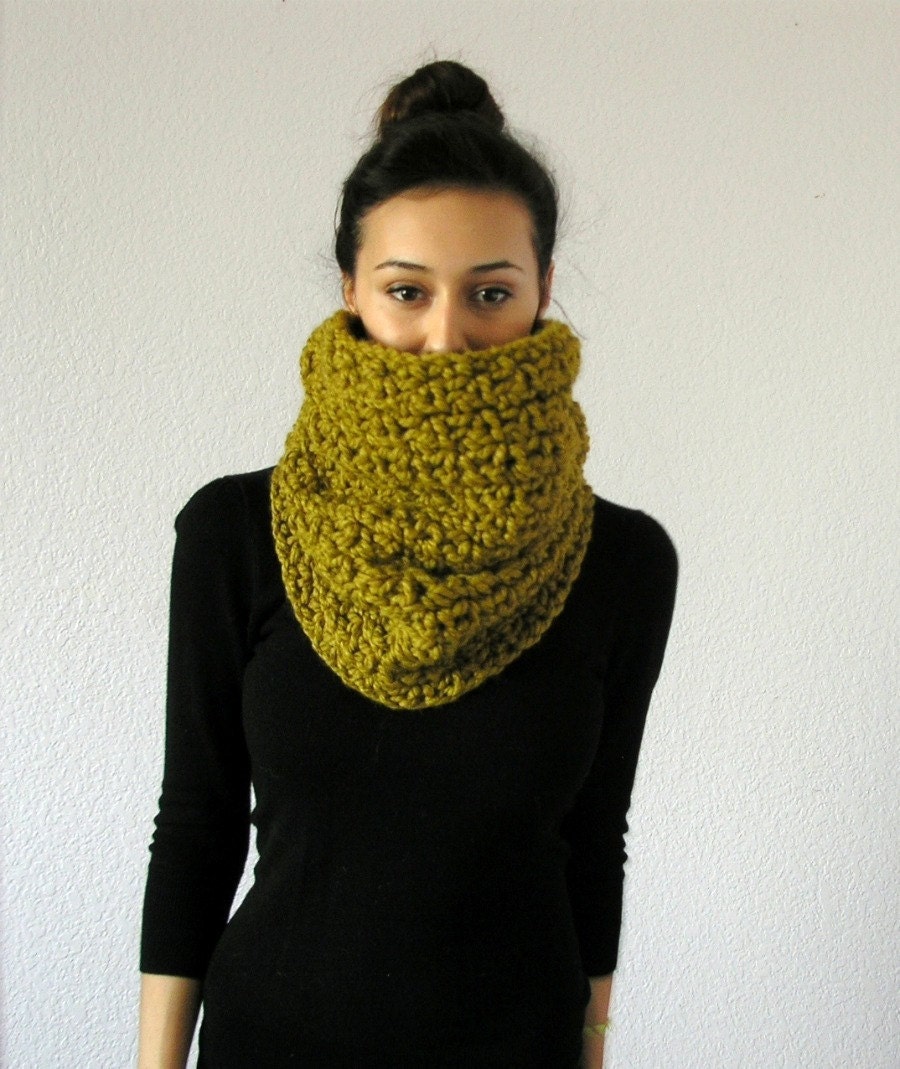 The Chambery chunky cowl neck warmer - Snapdragon