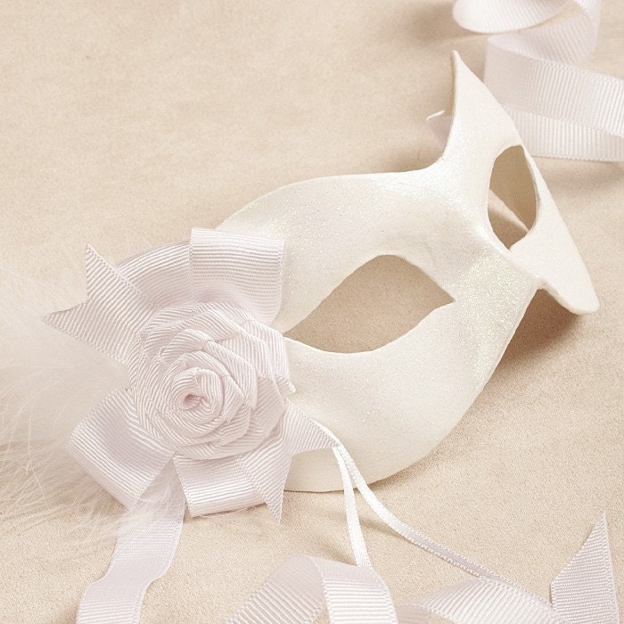 Amadea White/Glitter masquerade mask /req37430