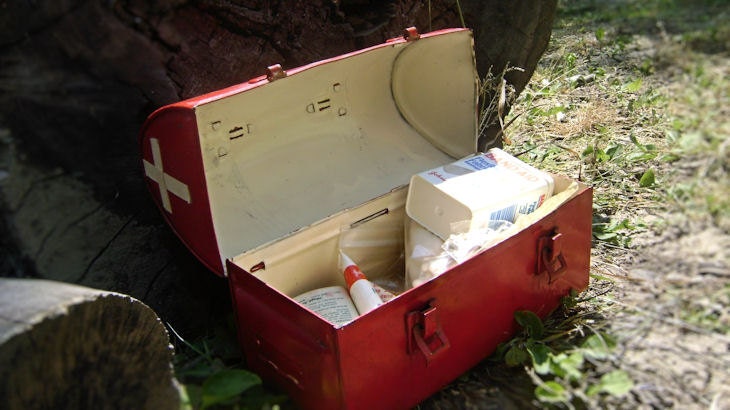 Vintage Lunch Pail First Aid Kit Metal Bomb Shelter/Survival/Zombie Apocalypse