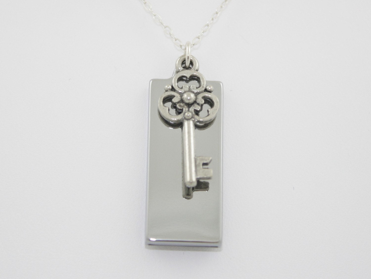 8GB USB Memory Silver Necklace