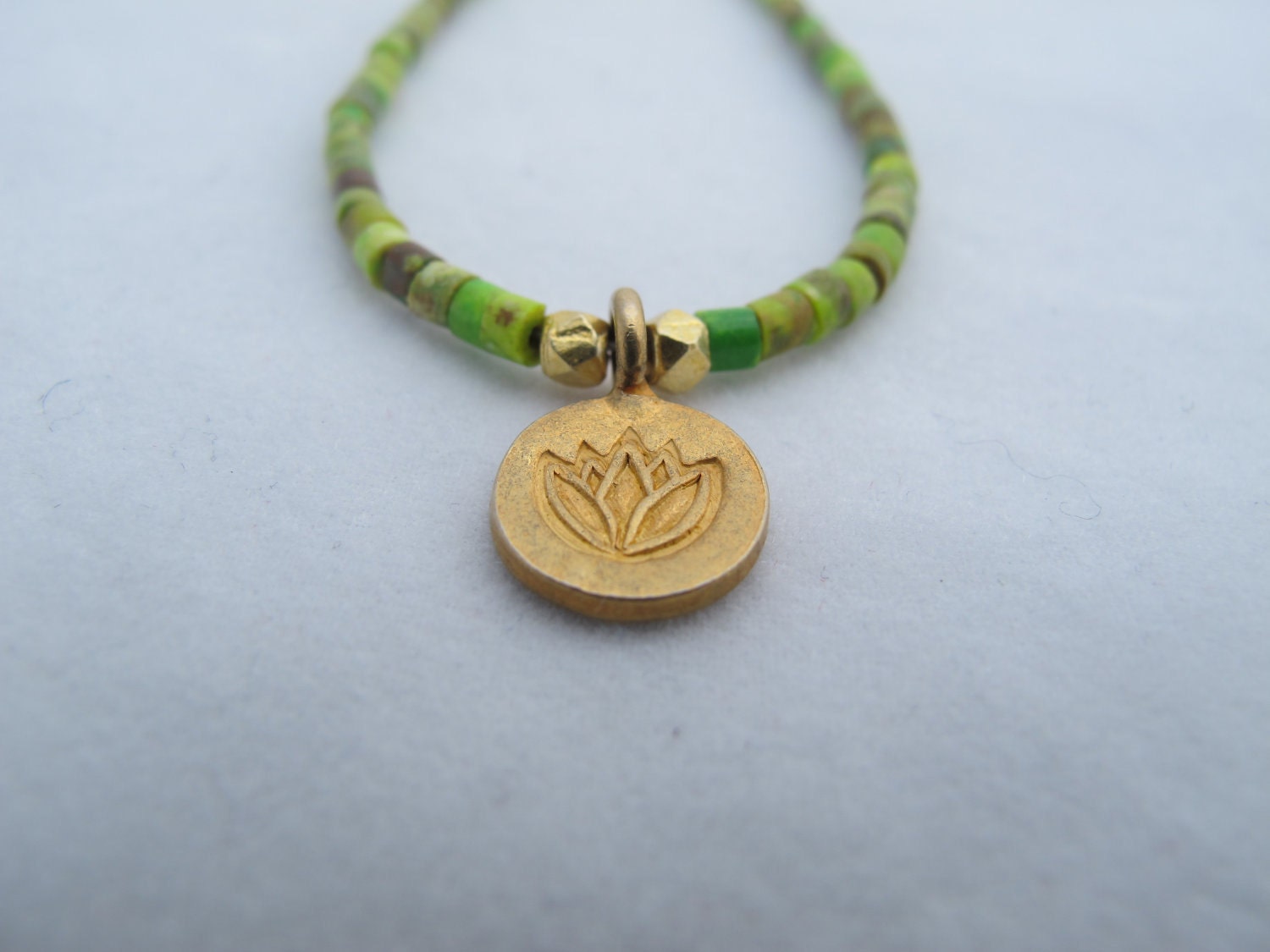 Bright Green Simple Turquoise With Pendant - Green Heshi Necklace with Lotus