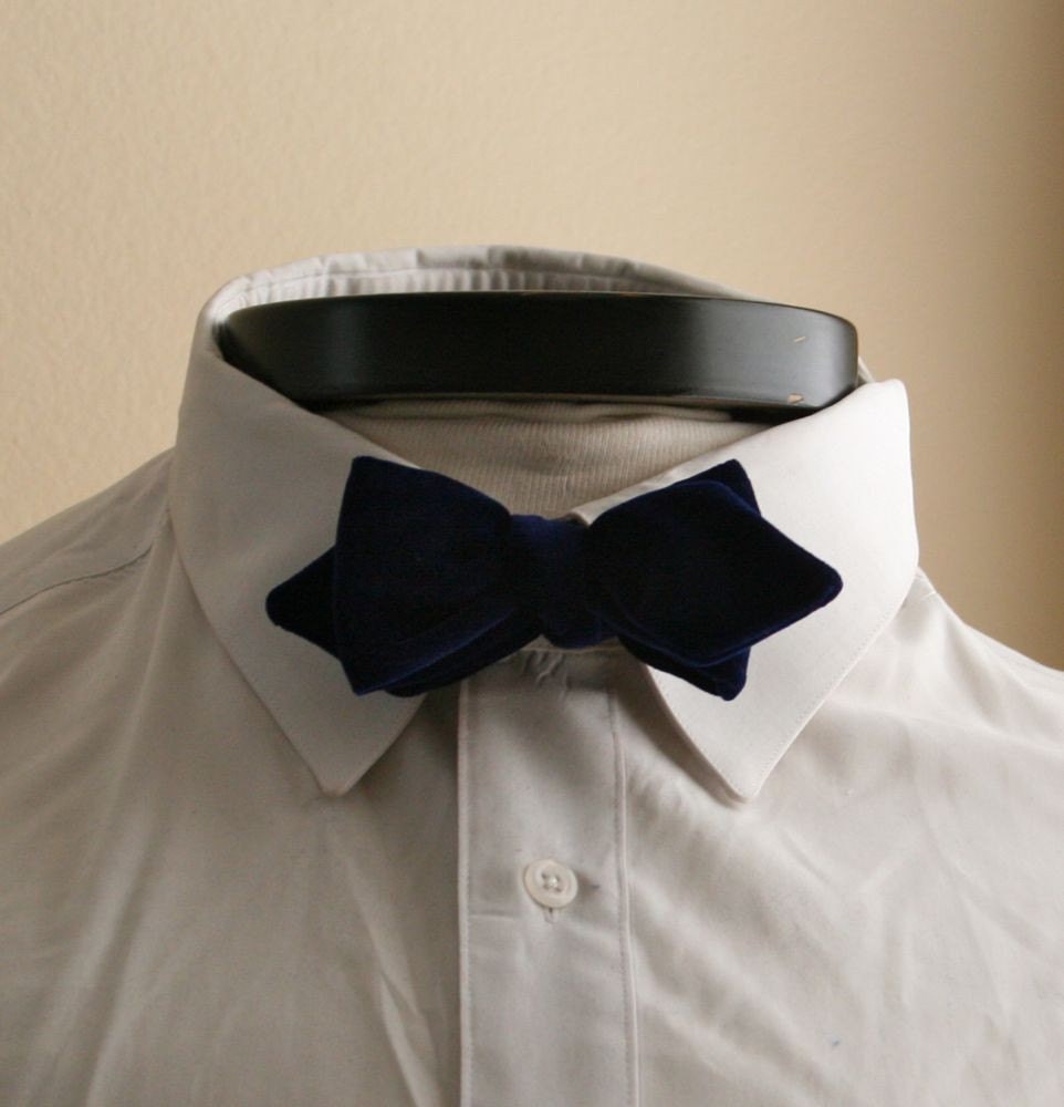 The Edward- Our mini diamond-tipped velvet bowtie in royal blue