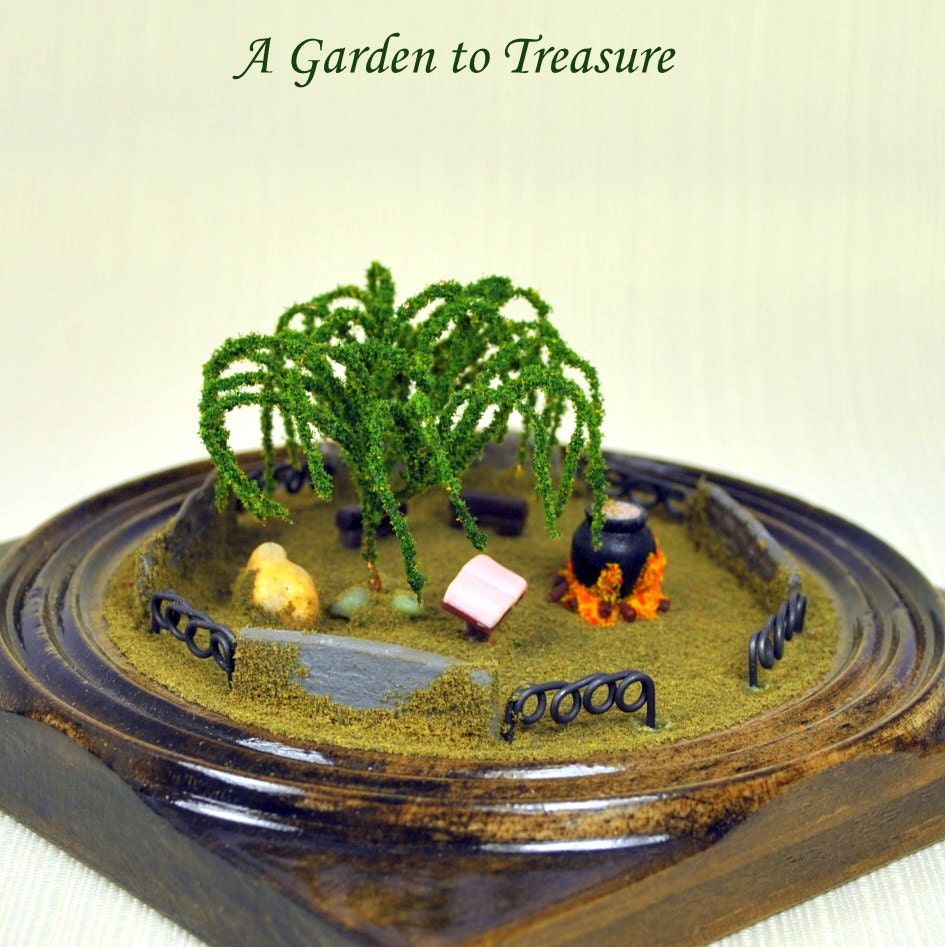 The Sanctuary - Home Décor, Decorative Terrarium, 4 inch Globe Garden