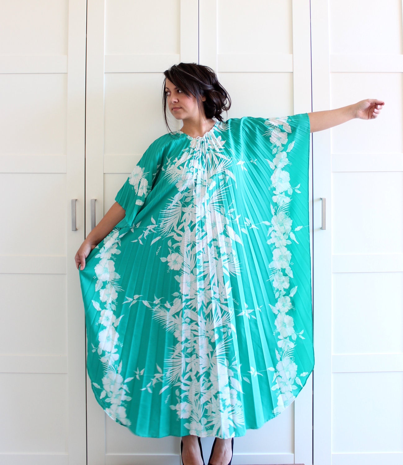 Vintage 1970s Pleated Dress Muu Muu Floral House Dress, Teal Hawaiian Floral Print Maxi Dress, One Size