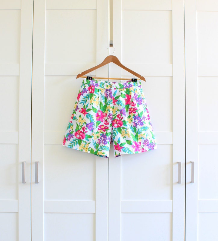 High Waisted Floral Shorts, 80s 90s Highwaist Pleated Shorts, size Large