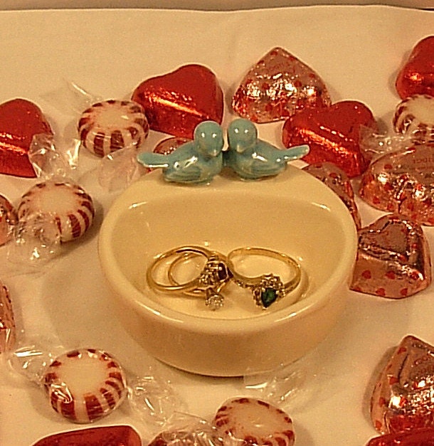 Sink Side Ring Holder -- Wedding Favor Ring Holder / Jewelry Holder - Round in White with blue birds