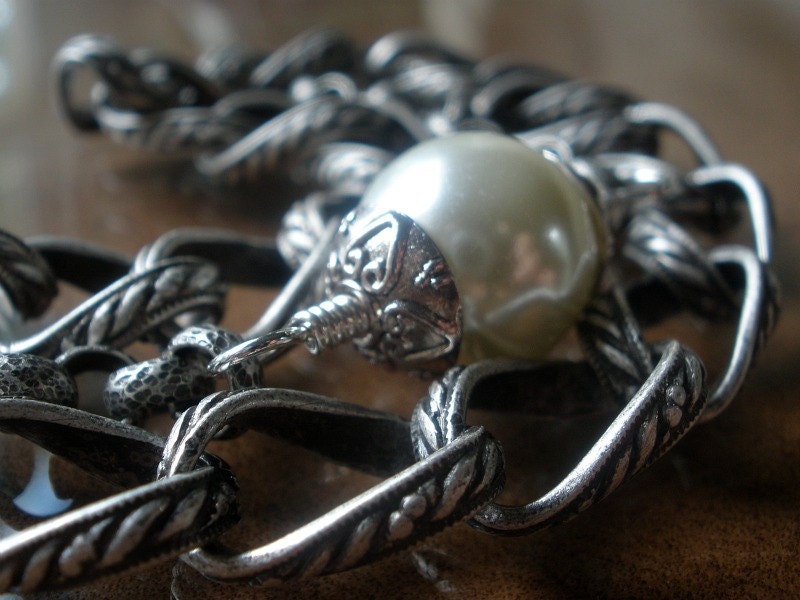 Silver Chain Bracelet with Ivory Glass Pearl