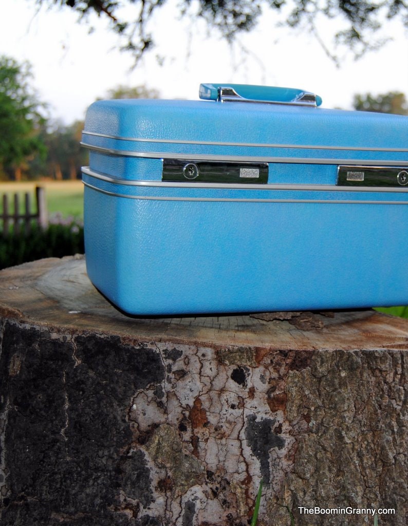Blue Vintage Traincase Luggage Carry On with Key