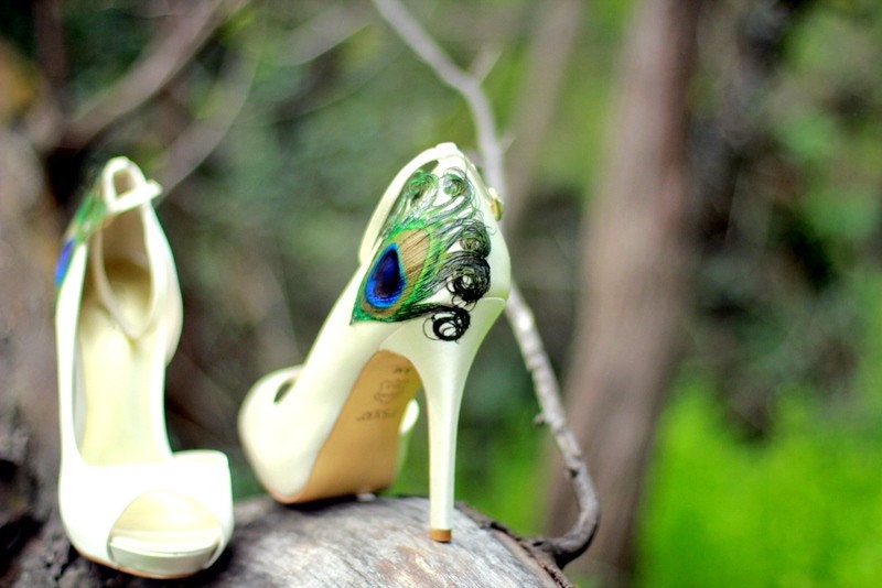Ivory Satin Peep Toe Peacock Pumps ... Size 5.5