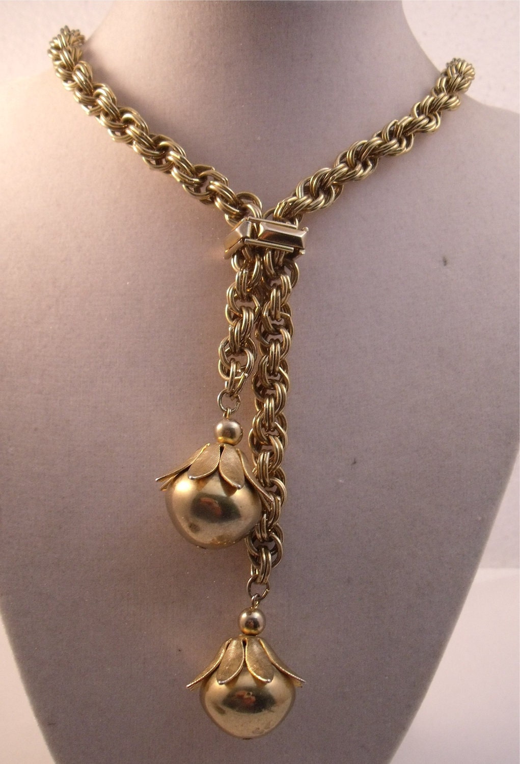Heavygold tone chain with double ball pendant and movable toggle
