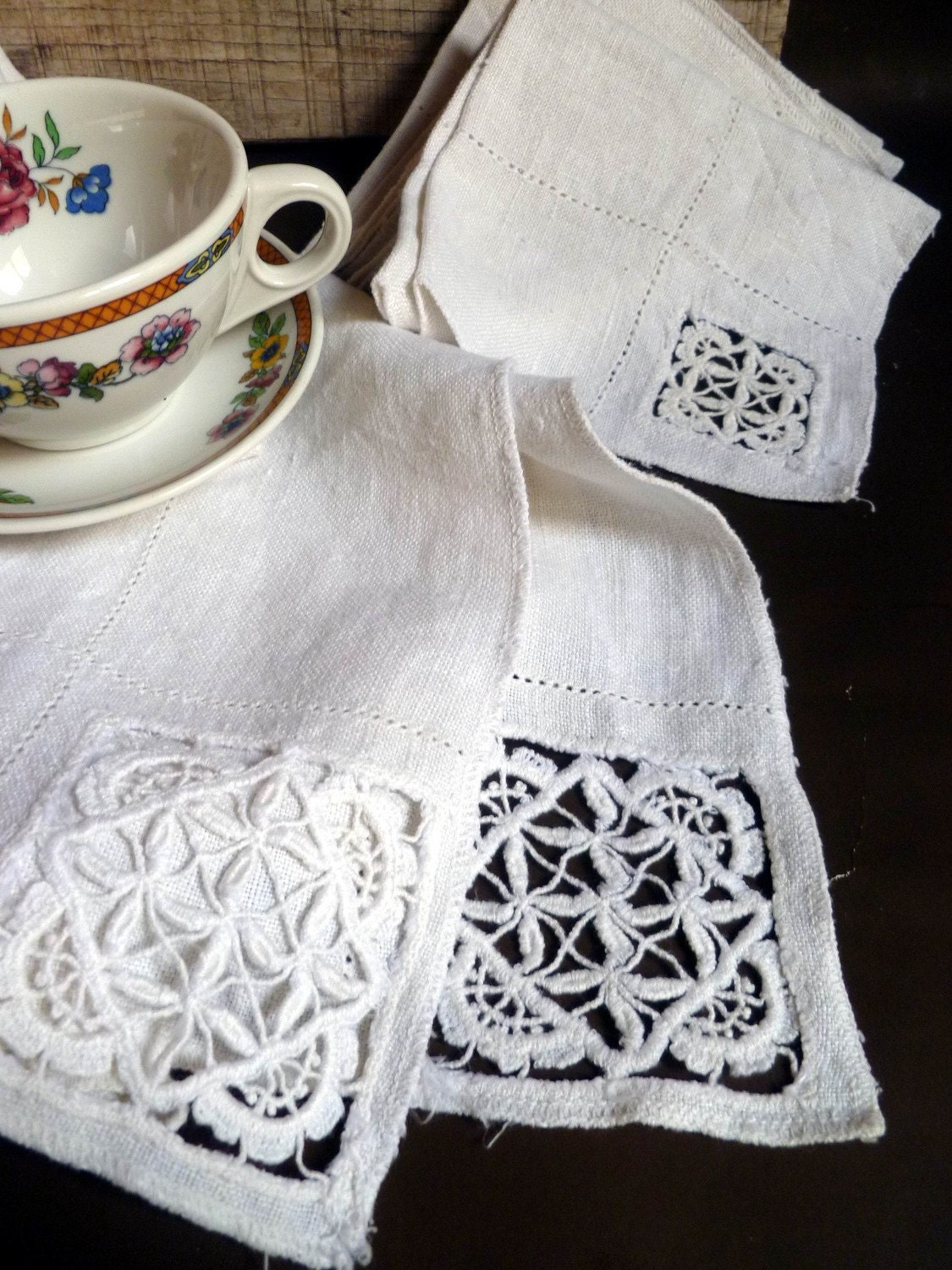 Vintage IRISH Linen & Lace Bridge tablecloth and Napkin set