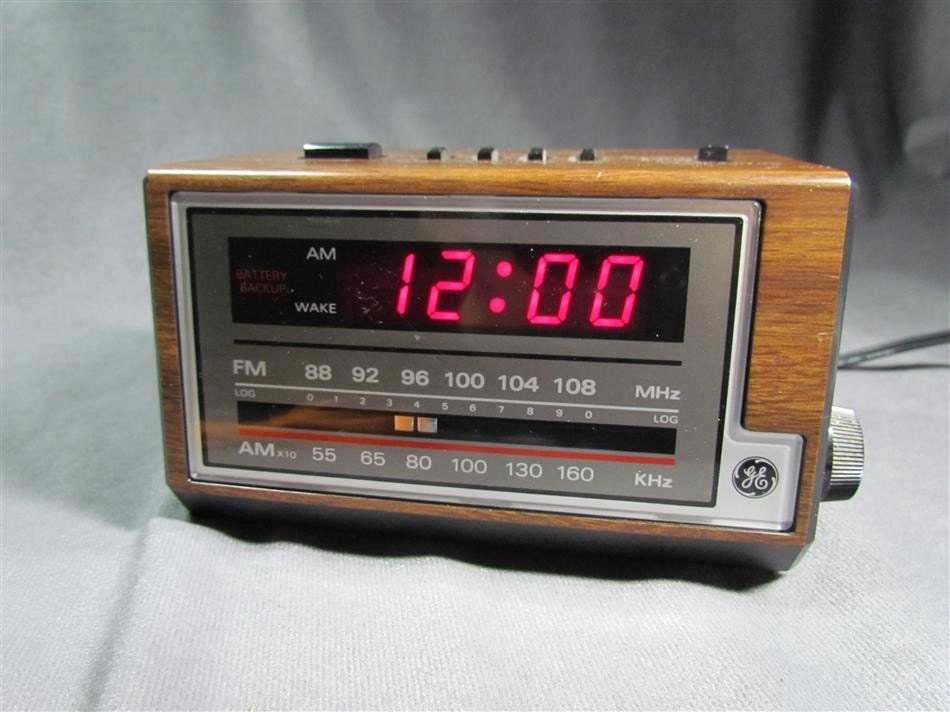 GE General Electric AM/FM Music Radio Alarm Clock by REtroGalore