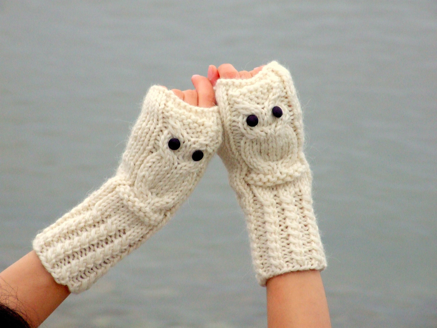 Hedwig owl fingerless mittens / gloves in white made of wool alpaca acrylic yarn blend