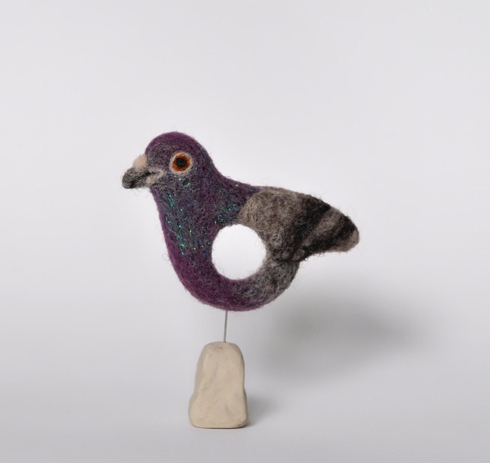 Pigeon Ring with Box Frame