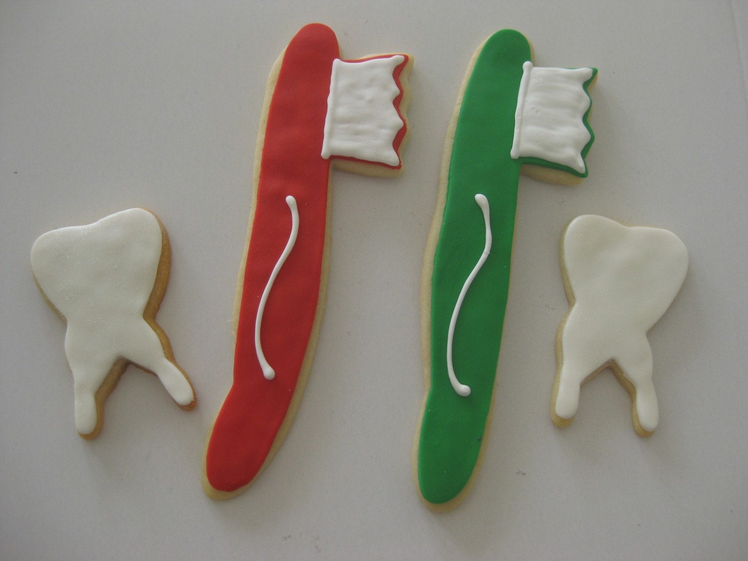 Tooth and Toothbrush cookies, shiny white teeth and bright toothbrushes are a sure delight