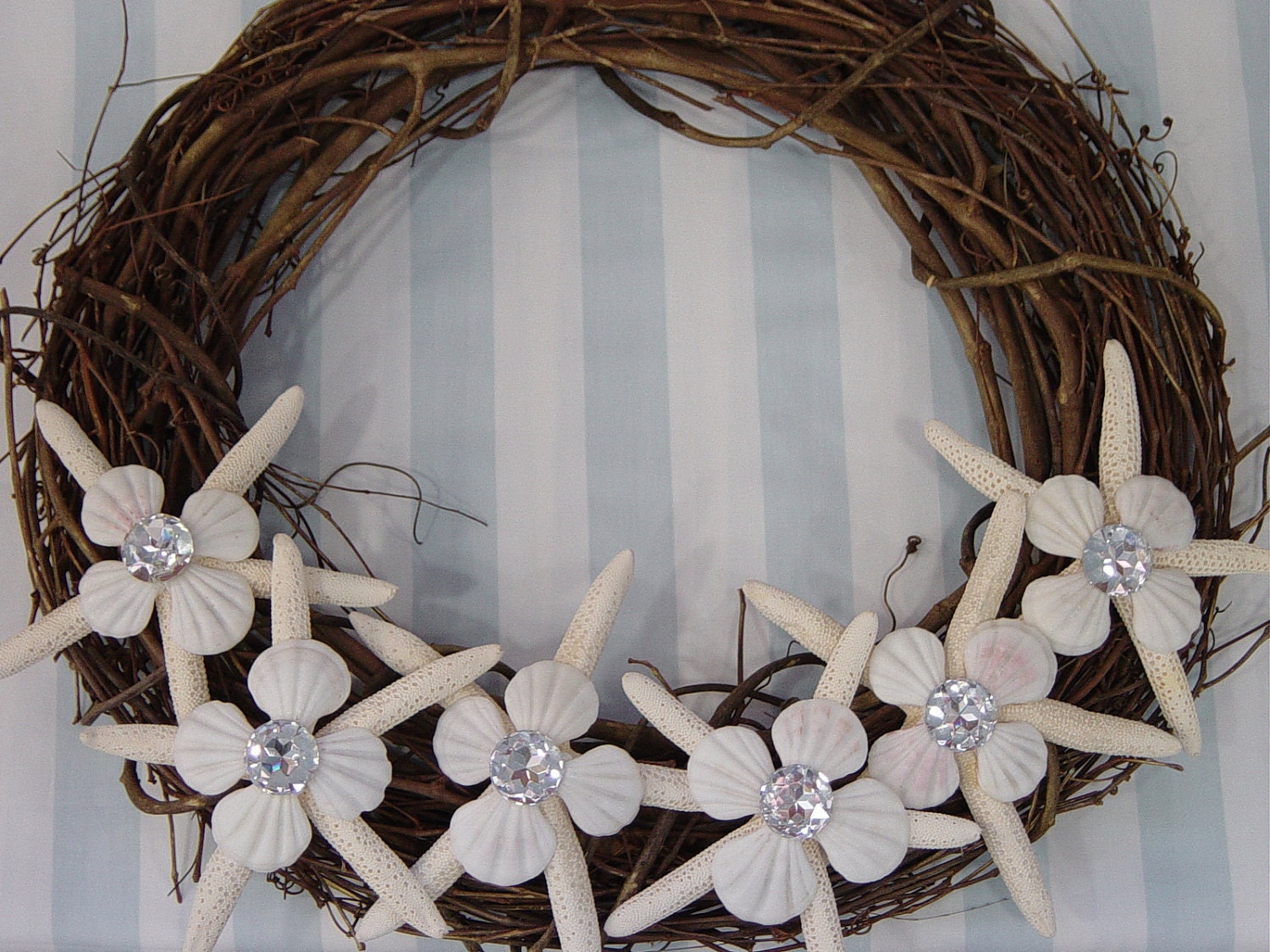 Beach Decor, Sea Shell Wreath, Beach Wreath, Large Starfish Wreath - Starfish Blooms
