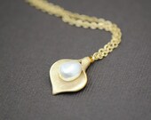 Calla Lily Necklace in GOLD - 14k Gold Filled Necklace, Wedding Jewelry, Bridesmaid Gifts, Lovers Present
