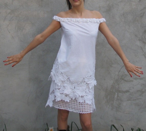A lovely, Shoulder Revealing Inviting dress/tunic, Wedding/Party dress  size S