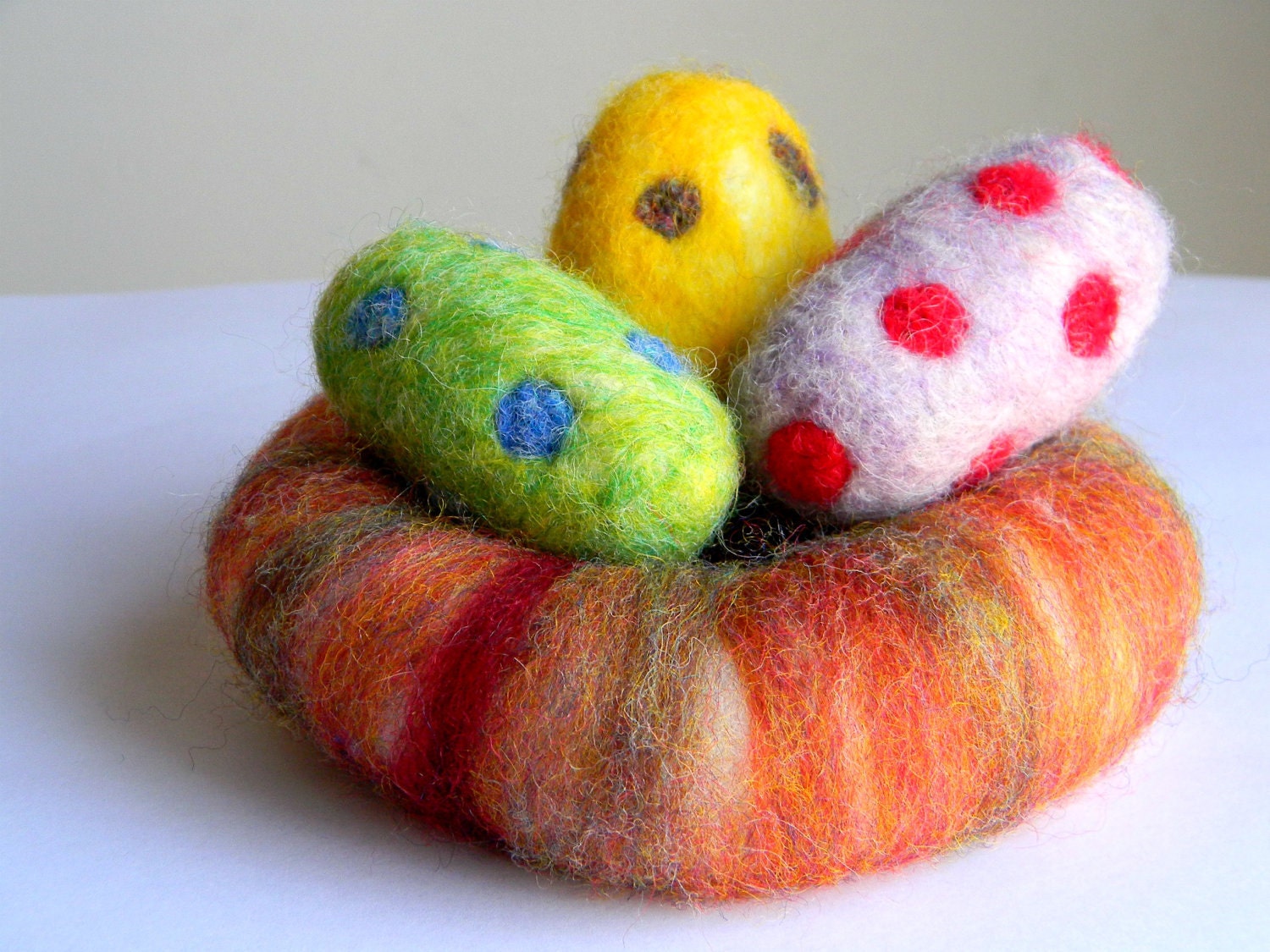Large Wool Nest with Dinosaur Eggs