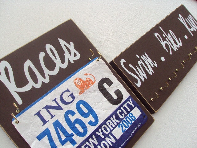 triathlon: swim.bike.run, Display your triathlon bibs and medals