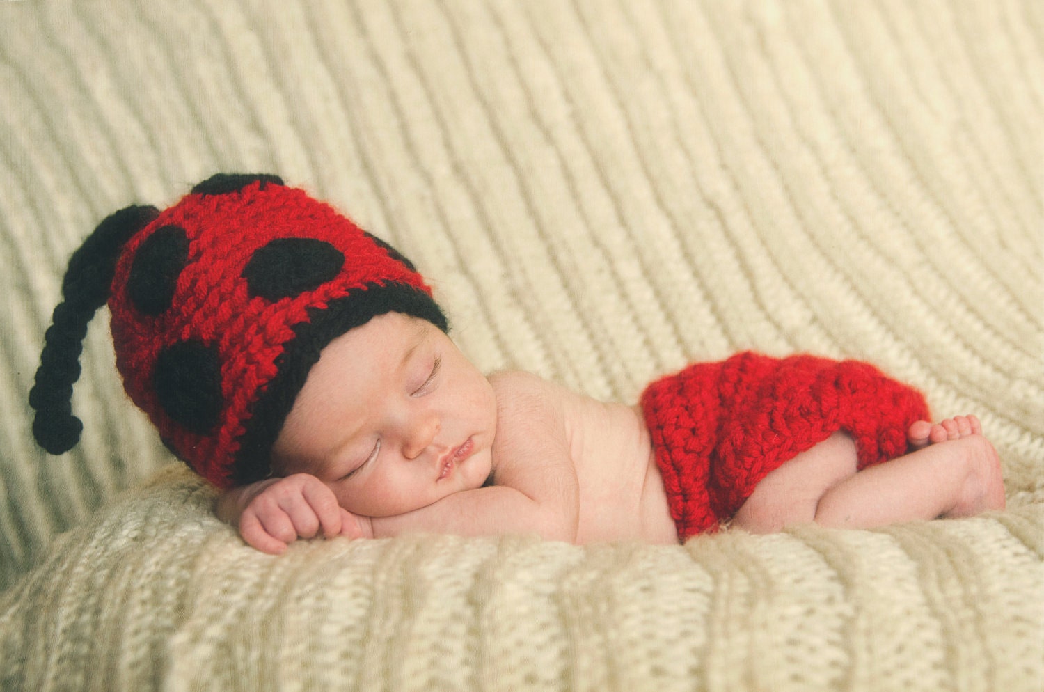 027 Adorable LadyBug Beanie Crochet Hat and Diaper Cover. Perfect for use as a Photo Prop Size Newborn to 3 months.