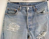 distressed full lenght 501' blue light wash levis vintage