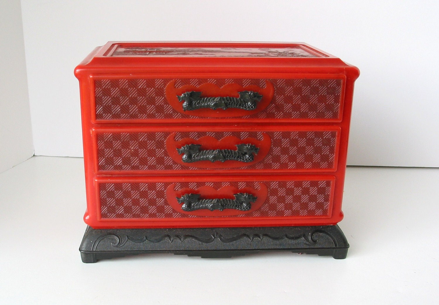 SALE, was 23.50. Circa 1940s to 50s, Asian style, molded plastic, jewelry box in cinnabar red. Oriental art, costume jewelry, vintage vanit