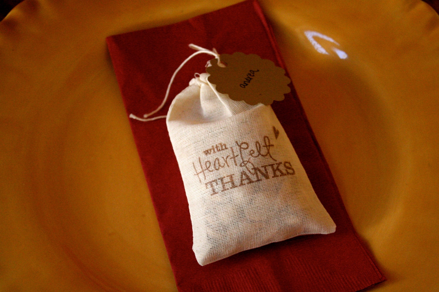Thanksgiving place card favor bags with blank tags, muslin, 3x5.  Set of 12, includes blank kraft paper tags for names.  Table decor.