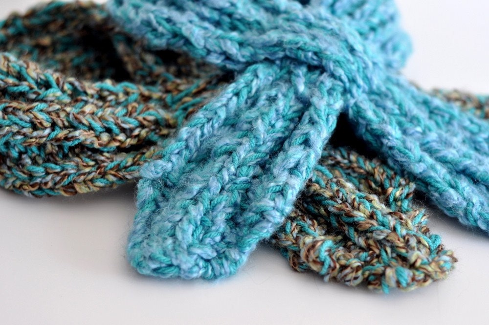 Women's Scarf Pattern: Looped Scarflette (Knitting Pattern PDF)