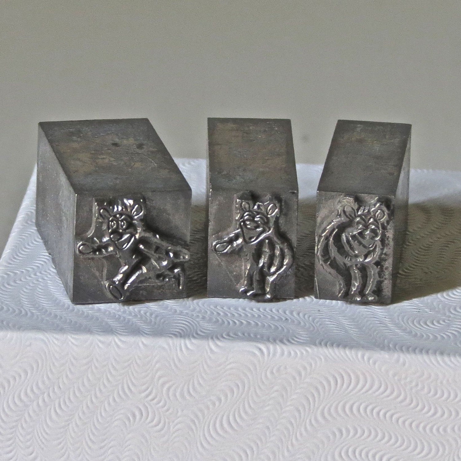 Vintage Letterpress Dingbats or Ornaments Three Laughing Bears for 3D Collage Printing Stamping