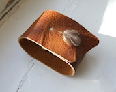 leather bracelet with mother of pearl button