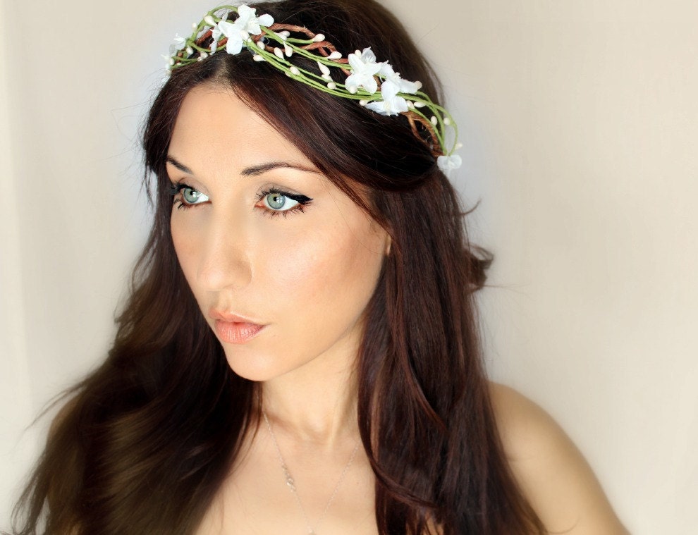 Sakura & Pip Berry Vine, Flower Crown, White, Woodland Wedding Tiara, Bridal Hair Wreath, head wreath, fairy - TIA -