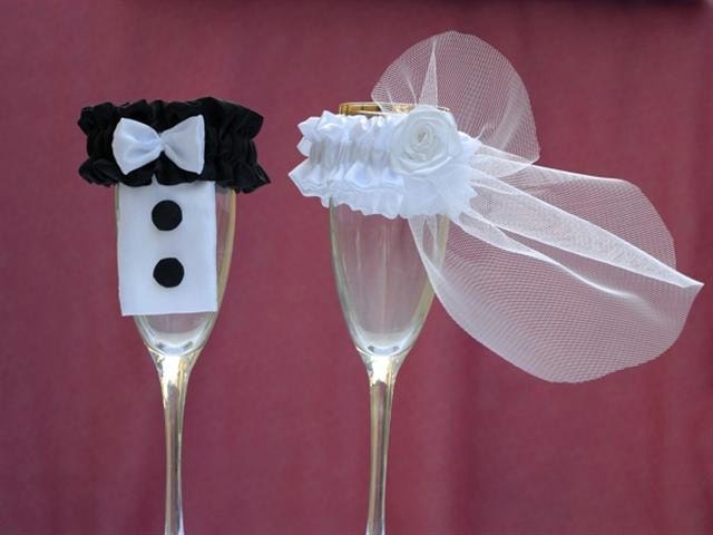 Wedding toasting Glasses deco, Bride and groom, Veil Set and Tuxedo Shirt, Wedding Toasting Flutes,  Bride and Groom Glasses,