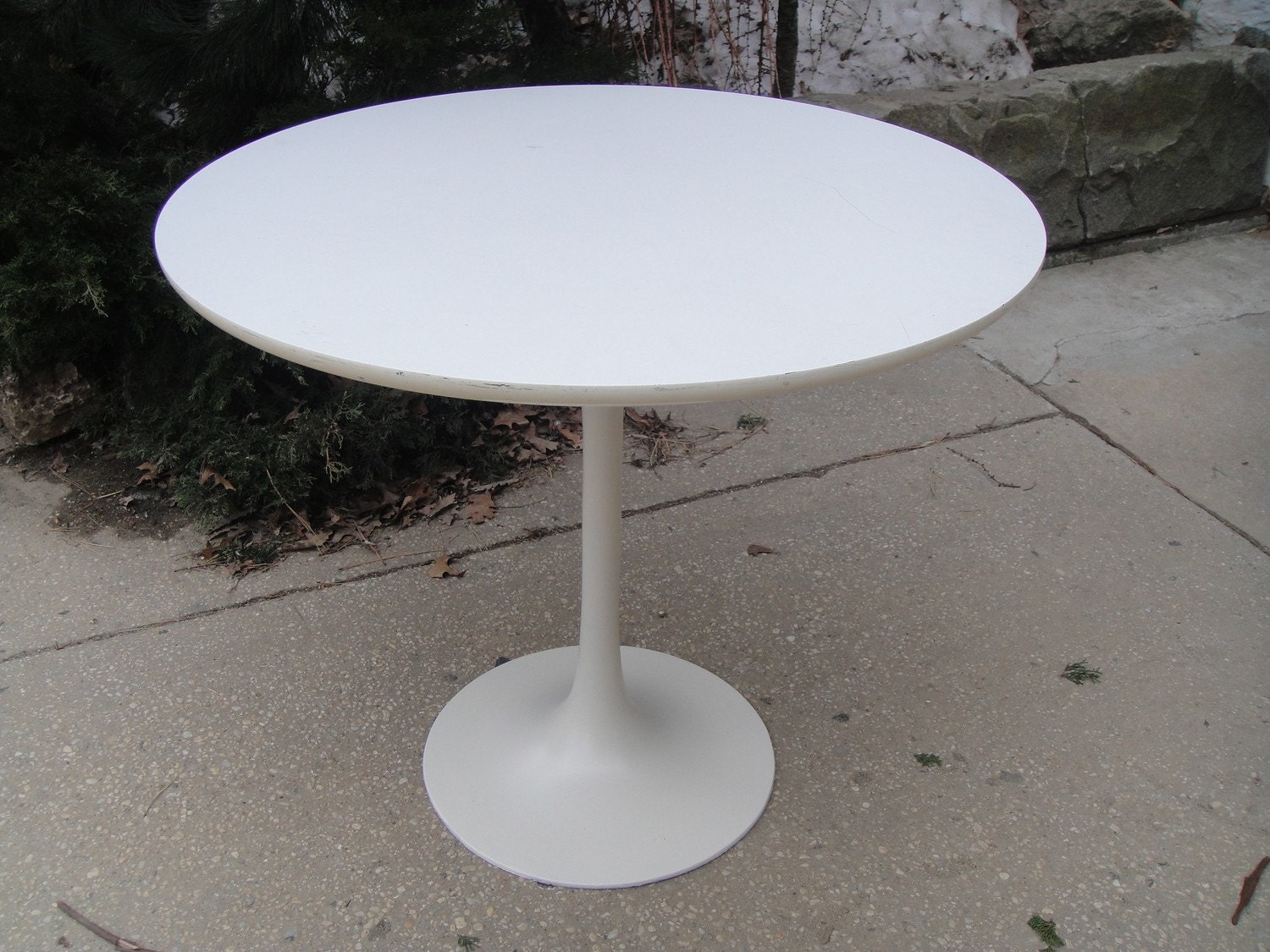Saarinen Style Tulip Table Knoll.