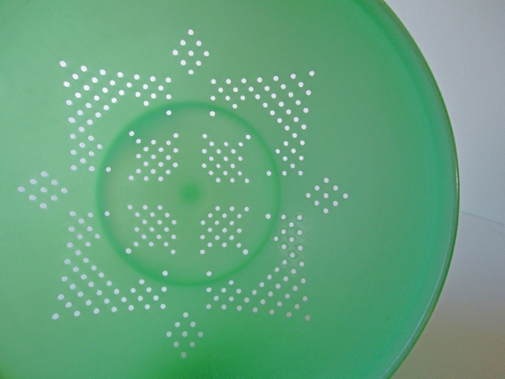 Tupperware colander or strainer, jadeite green, seafoam, celadon, mint green vintage mid century 1950s or 1960s, geometric diamond pattern