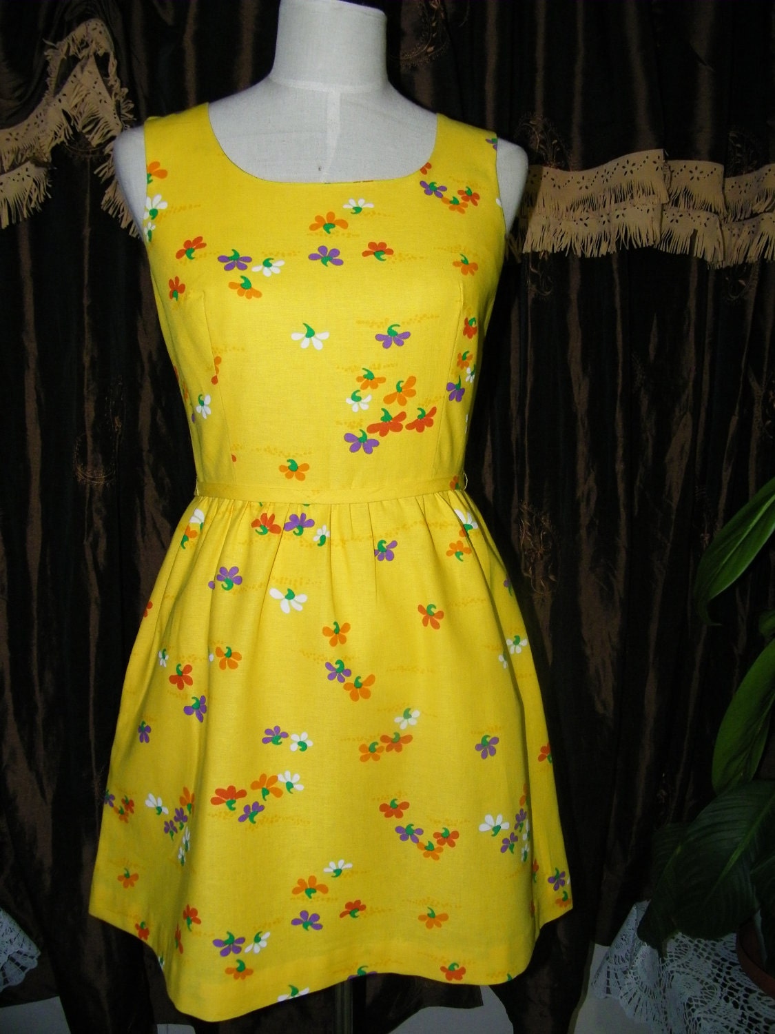 Vintage 1960s Malia Yellow Flowery Short Dress Womens Size 8