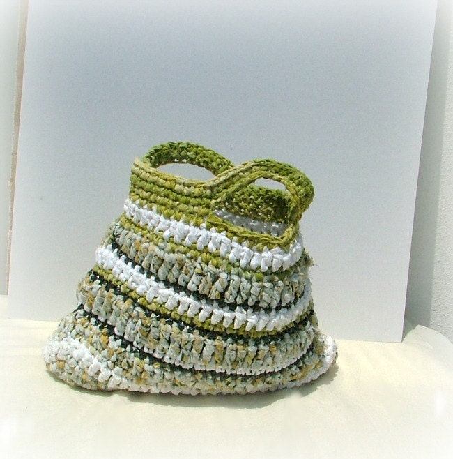 Large beach rag bag crocheted in white, yellow and green cotton yarns