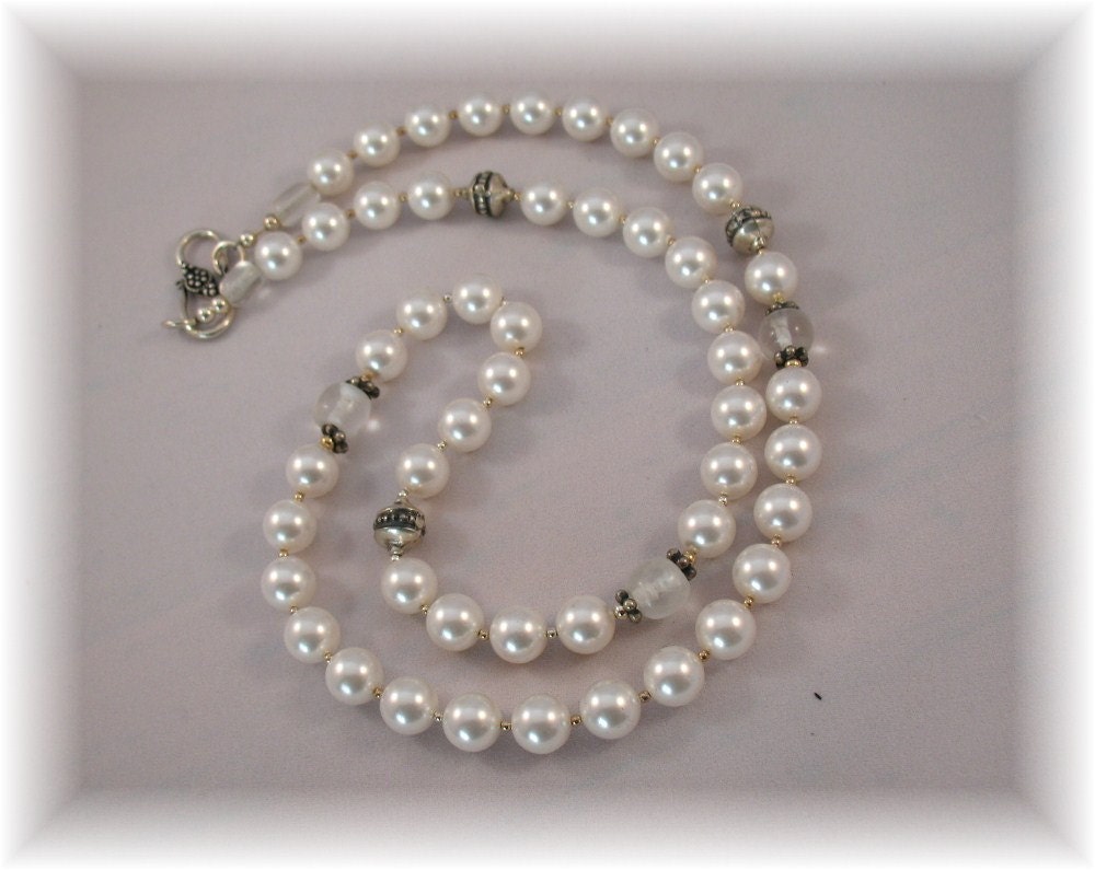 Pearl necklace with sterling silver and quartz