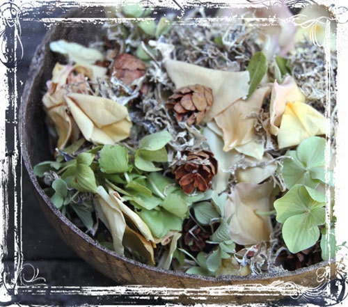 Woodland Blend Petal Confetti - Weddings - Perfect For Toss Or Decoration - Flower Girl - Dried Flowers - Spring Summer Fall Winter Wedding